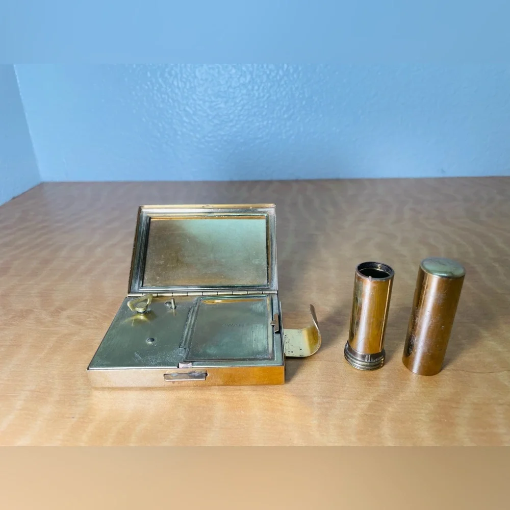 Vintage Japanese musical compact and lipstick holder - Picture 7 of 10